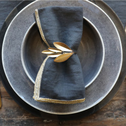 Enkel og elegant servietring med blade fra Chic Antique