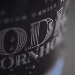 Nyd den lækre vodka med isterninger eller i en drink. Vodka Bornholm fra Bornholm Spirits.  70 cl 40 %