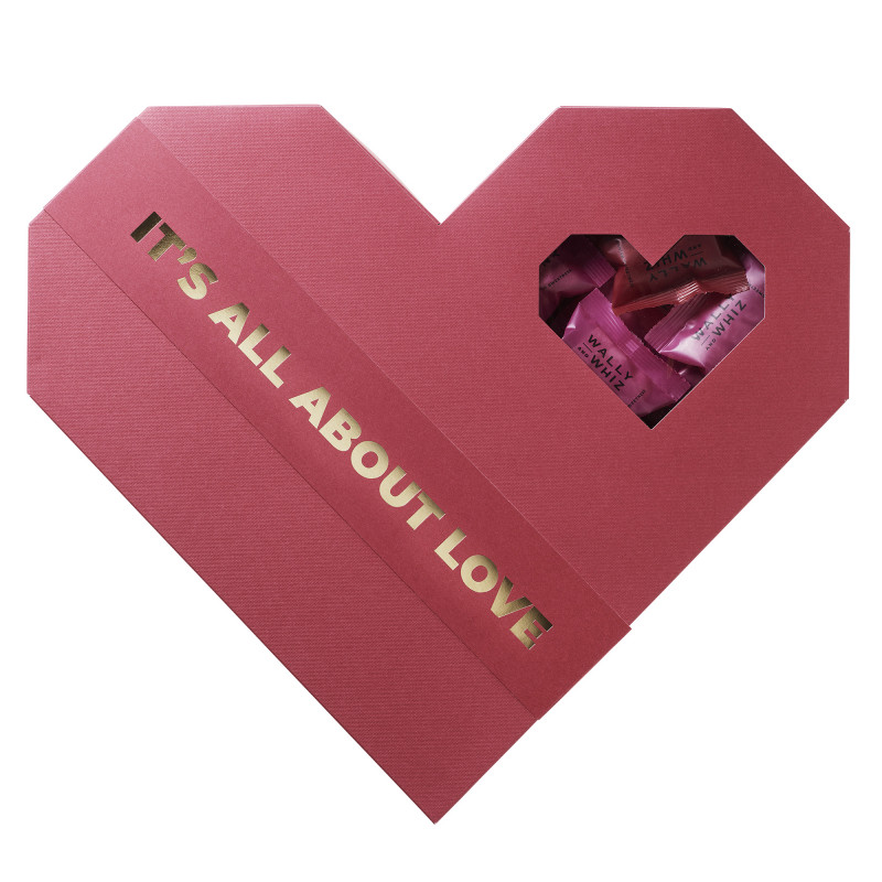 LOVE Box 2022 45 vingummier i flowpack. Solbær og rosenblade, samt Hibiscus med hindbær.