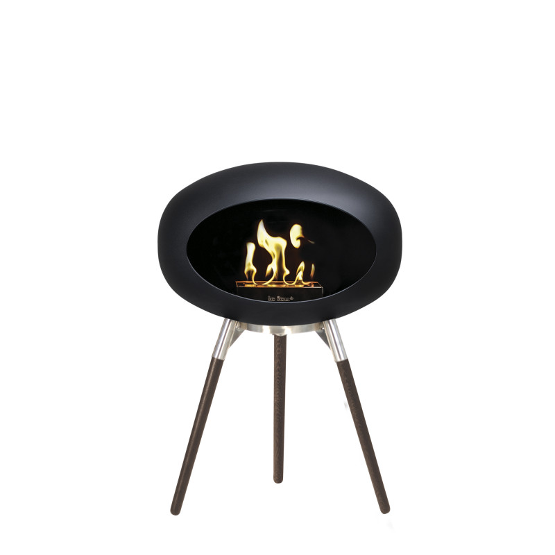 Ground Low biopejs i sort med ben i røget eg (L: 45 cm) fra Le Feu