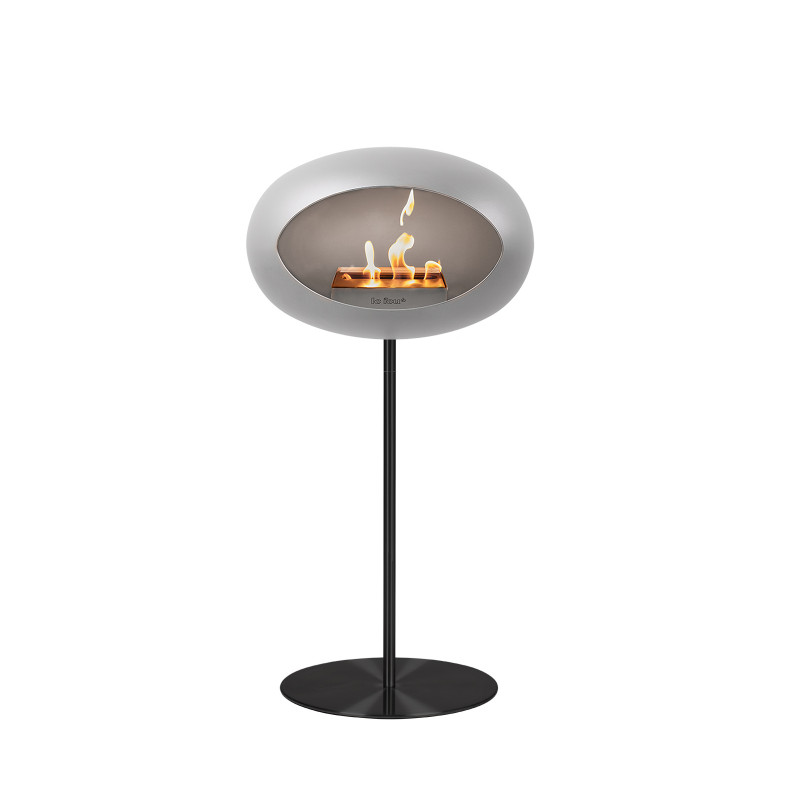 Ground Steel biopejs i nikkel farve med sort fod (L: 80 cm) fra Le Feu