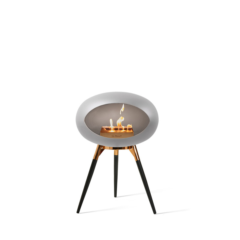 Ground Low biopejs i nikkel farve med underskål og brænder i Rose Gold og ben i røget eg (L: 45 cm) fra Le Feu