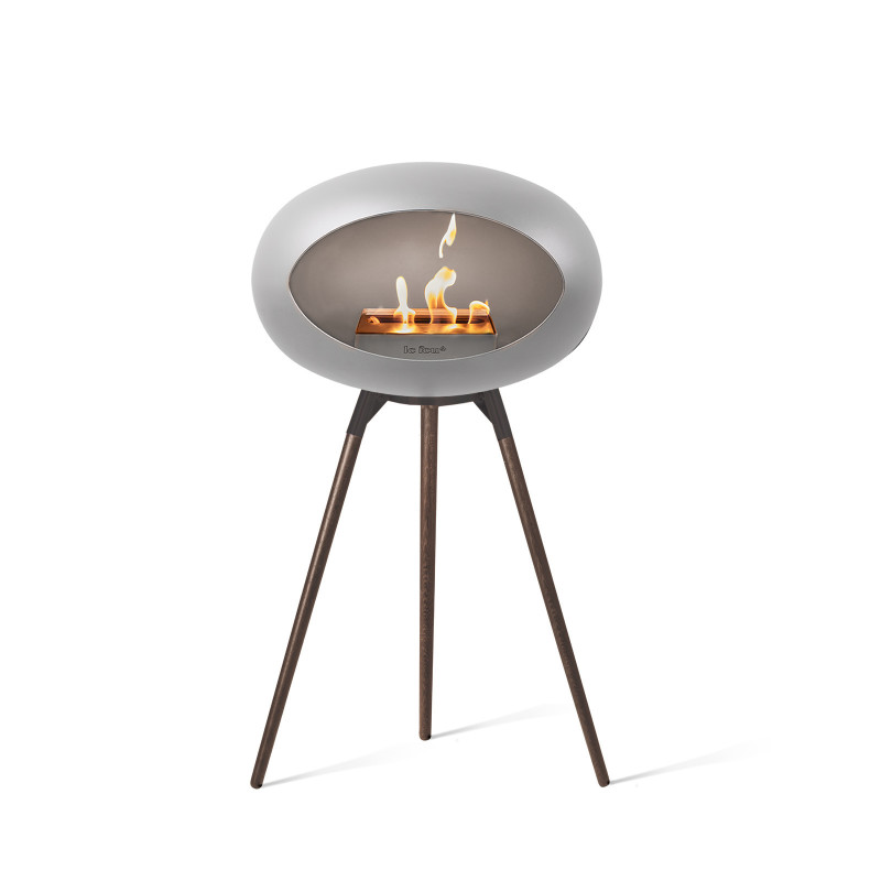 Ground Wood biopejs i nikkel farve med sort underskål og ben (L: 79 cm) fra Le Feu