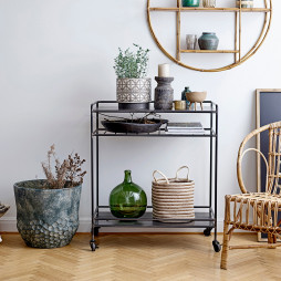 Bar Bord i sort jern fra Bloomingville med 3 hylder og hjul under