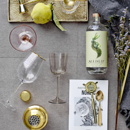 Cocktail shaker fra Bloomingville i guldfarvet rustfrit stål