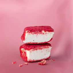Strawberries & Blackcurrant Skumfiduser fra The Mallows - 80 gram