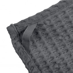 BIG WAFFLE vaskekluden fra The Organic Company kan også hænges op. Dark grey