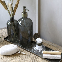 Brug også flasken til tørrede blomster på badeværelset eller entréen. Chic Antique smoke glas 1000 ml.