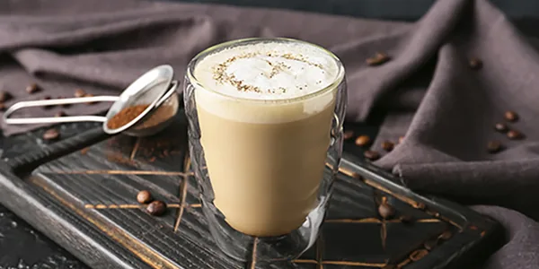 Varm kakao med et touch af instant kaffe