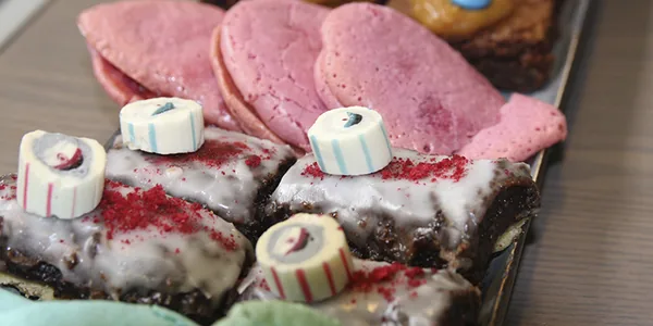 Studentergilde VOL 1: Lækre og lette macarons i studenterfarver
