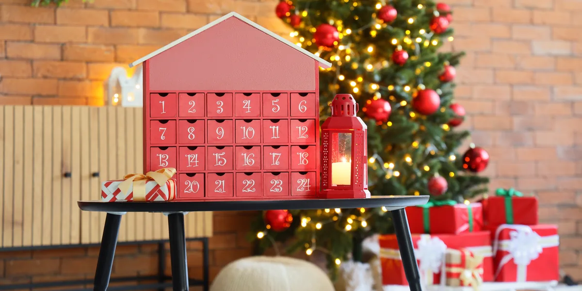 Julekalenderen, der gør december lidt sødere - eller lidt stærkere
