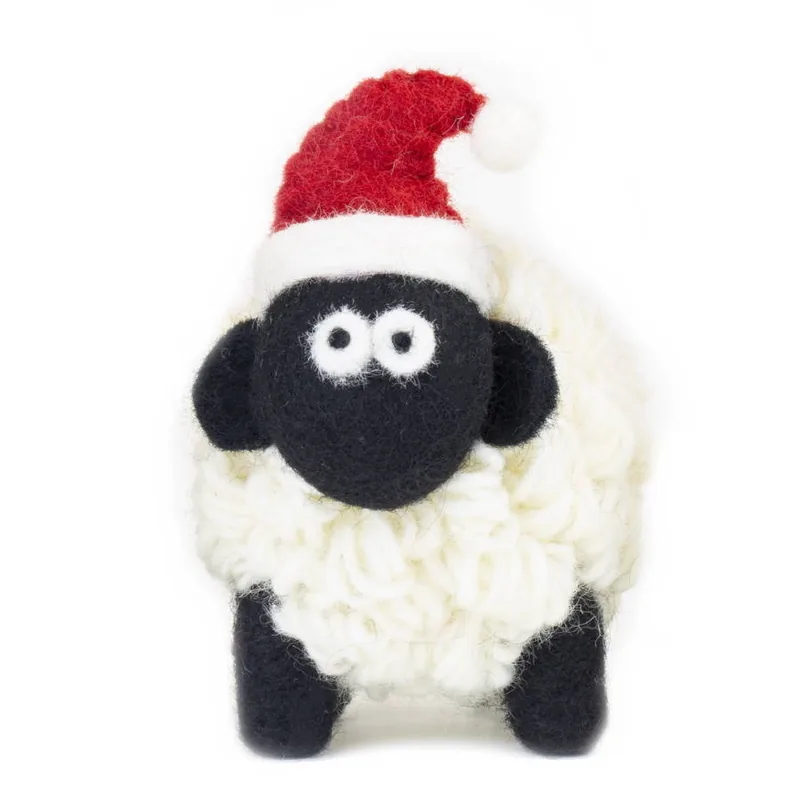 Strikket Får med Nissehue 100% Uld - Håndlavet Samleobjekt Erin Knitwear - 11 cm