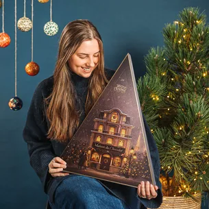 Julekalenderen til chokolade og marcipan-elskeren i varmgrå - Cocoture - 270g - Chokolade Julekalender