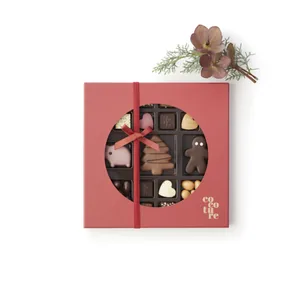 Fyldte chokolader, marcipan og overtrukne mandler i rød Cocoture æske