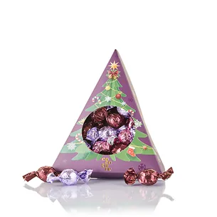 Fyldte chokoladekugler i lilla juletrekant