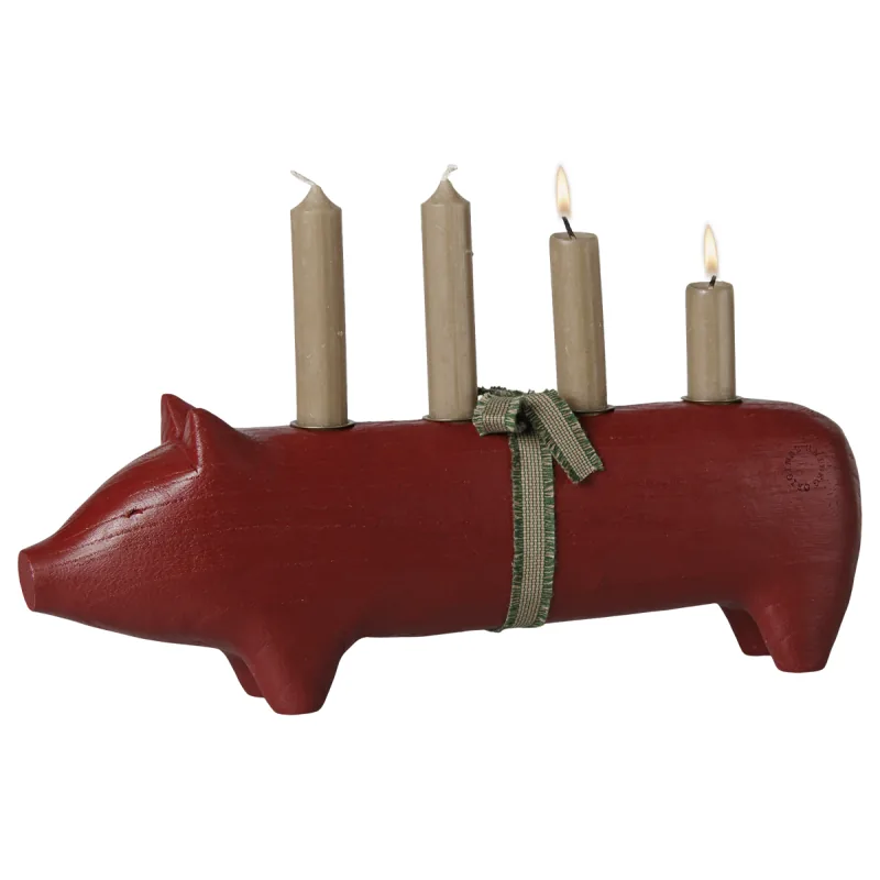 Gris Adventsstage t/ kronelys, rød - Maileg L:38
