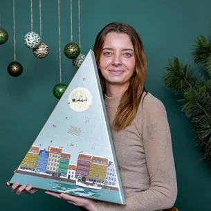 Julekalenderen til chokolade & marcipan-elskeren i lyseblå kalender - 270g - Chokolade Julekalender