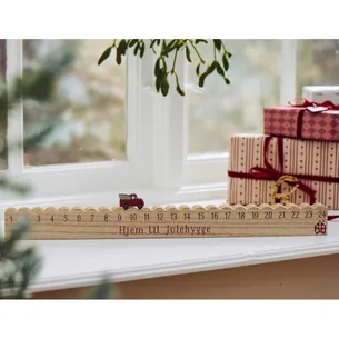 Julekalender m/ rød ladbil og tekst "hjem til Julehygge" - Ib Laursen L: 50