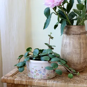 Håndlavet keramikfad med blomster  Papillon | Creme
