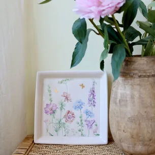 Håndlavet keramisk serveringsfad med blomster  Papillon | Creme
