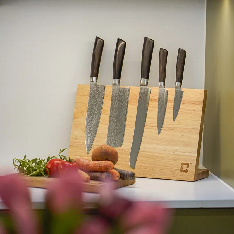 Qookware - Knivholder i egetræ med plads til 7 knive