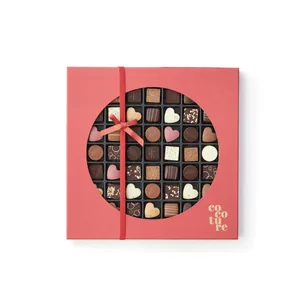 49 stykker fyldte chokolader i rød Cocoture æske  440g